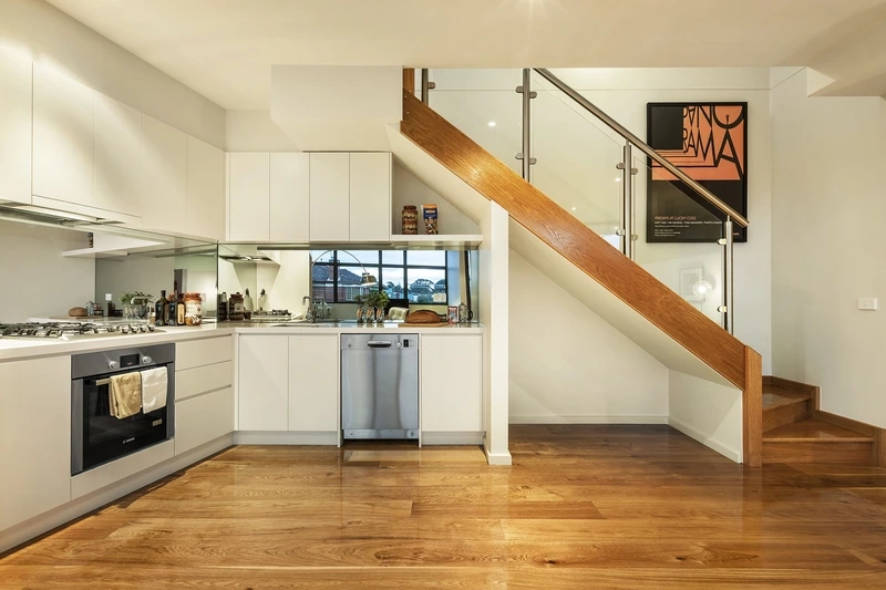 Giải pháp tối ưu cho tủ bếp gầm cầu thang nhà phố