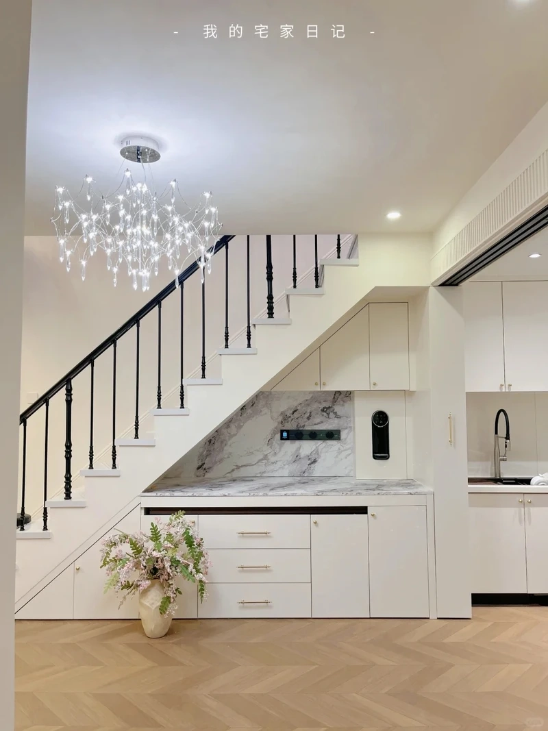 Xu hướng nội thất tủ bếp gầm cầu thang phong cách hiện đại