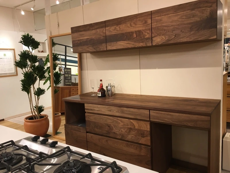 Nâng tầm không gian bằng tủ bếp gỗ óc chó cao cấp