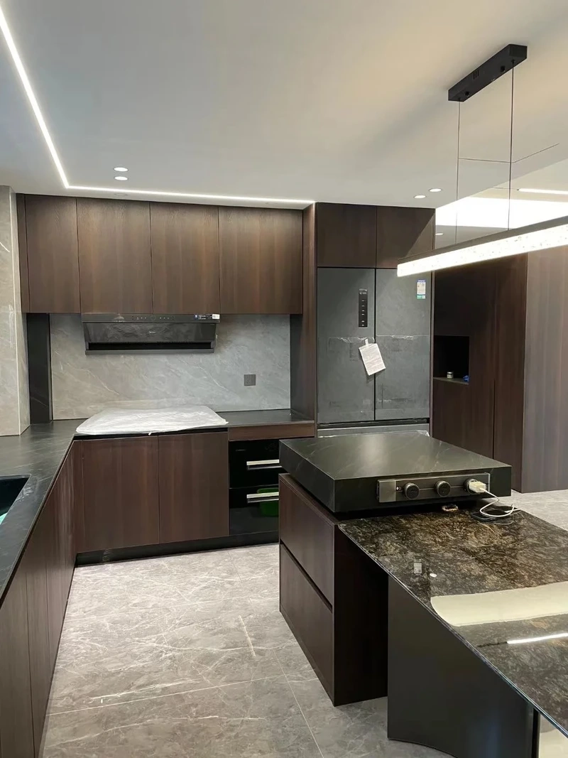 Chuẩn mực thượng lưu từ tủ bếp gỗ óc chó biệt thự