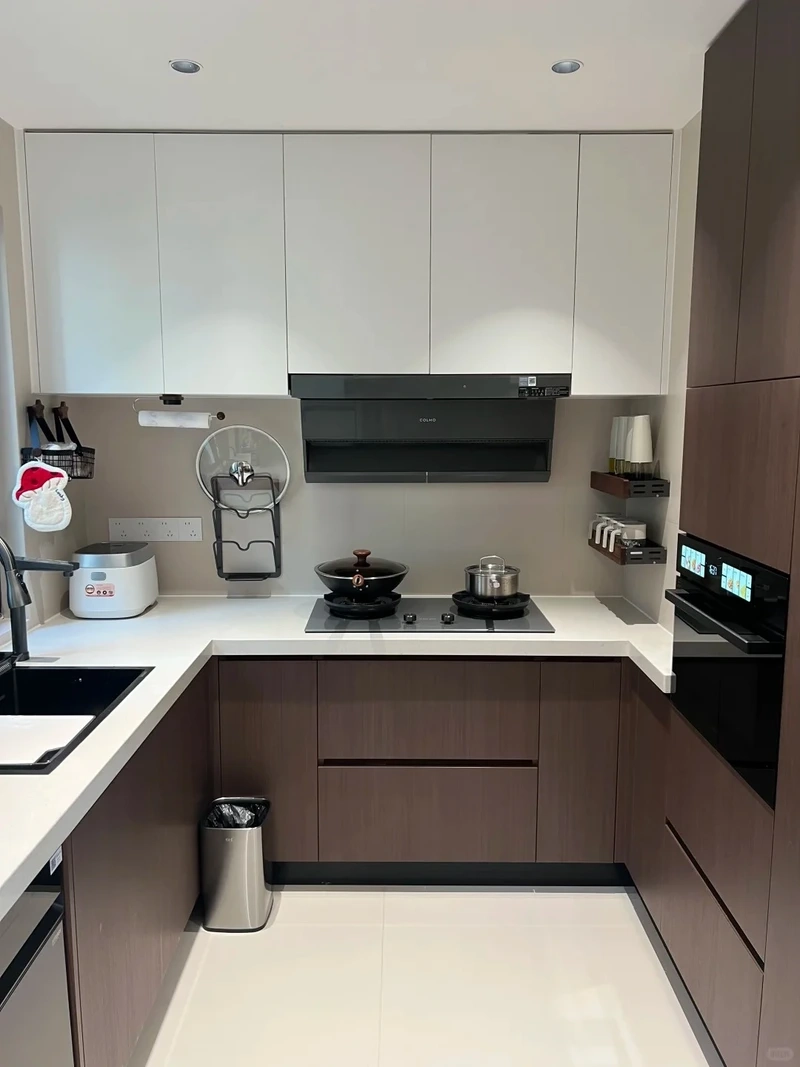 An tâm sử dụng nhờ tủ bếp gỗ óc chó bền đẹp