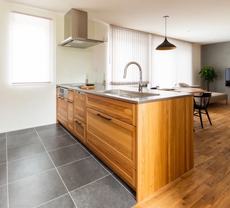 Không gian quây quần với tủ bếp gỗ sồi chữ U