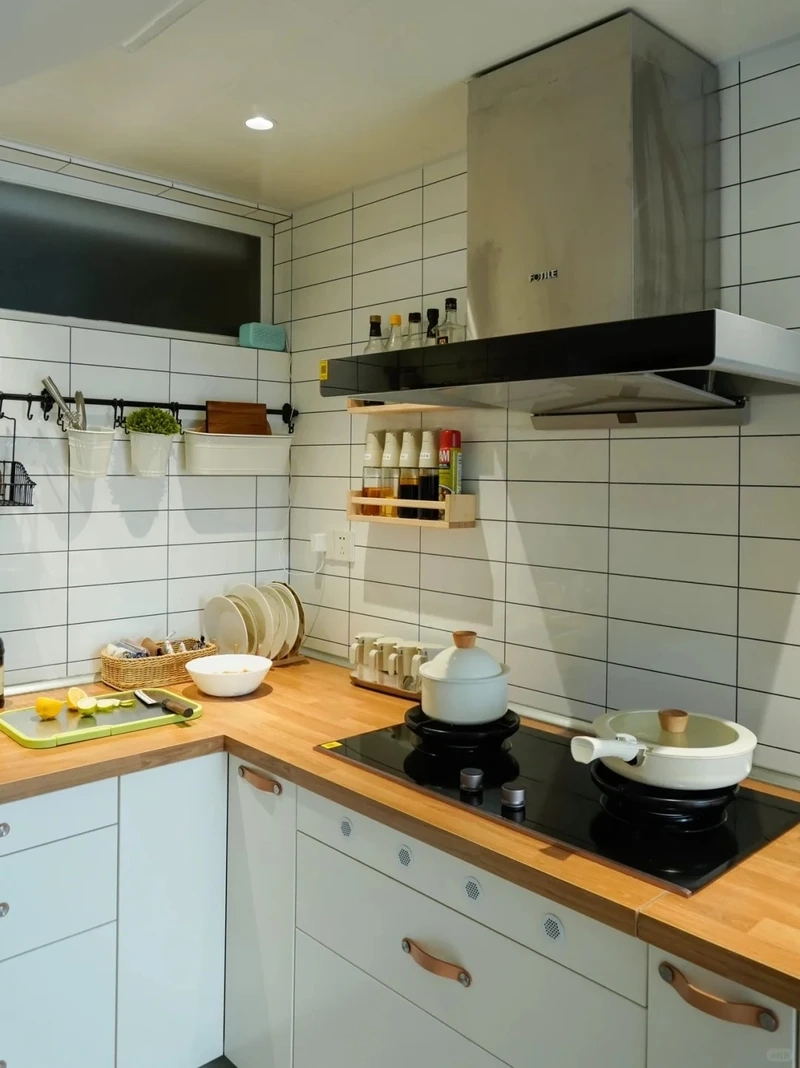 Thiết kế gọn gàng cho tủ bếp gỗ tự nhiên chữ I