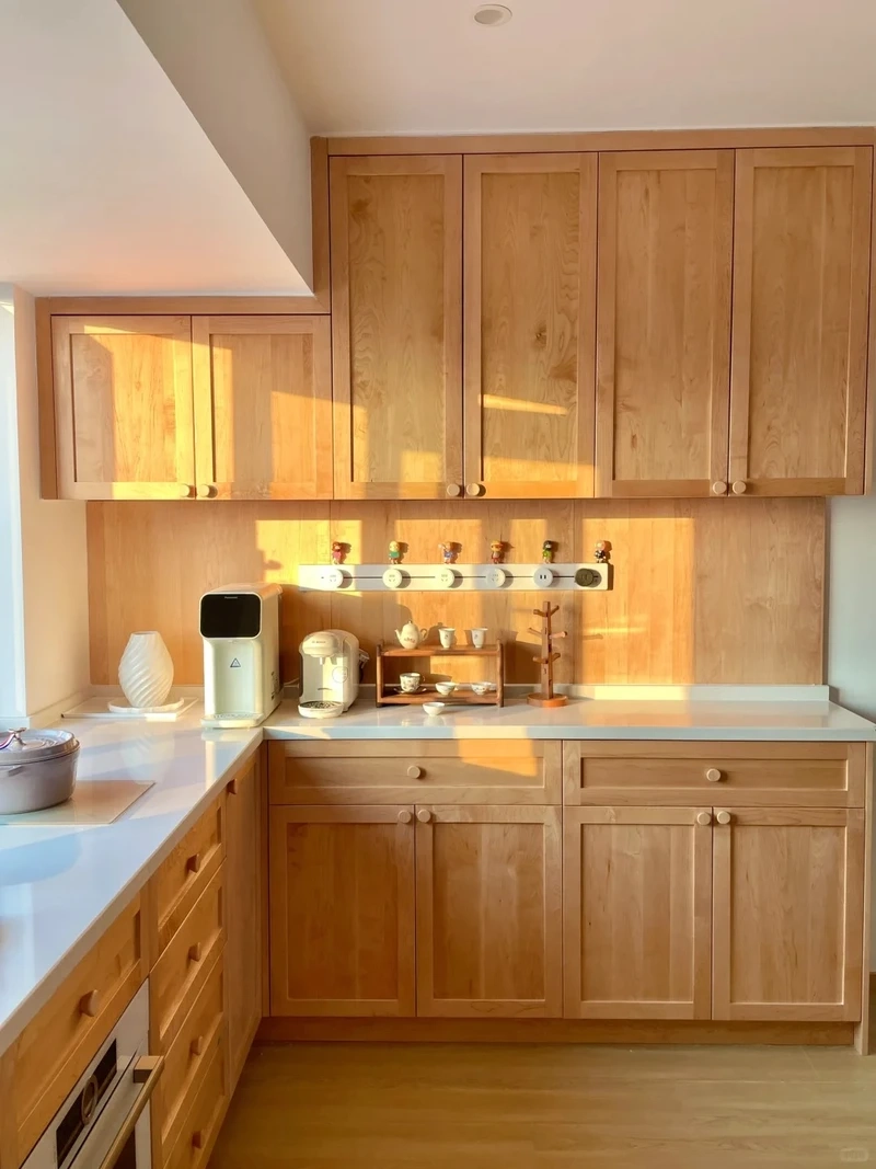 Lối sống mới cùng tủ bếp gỗ tự nhiên phong cách hiện đại