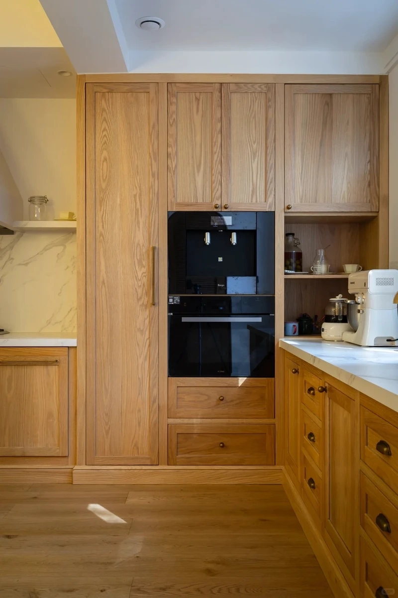 Yên tâm sử dụng với tủ bếp gỗ tự nhiên chống mối mọt