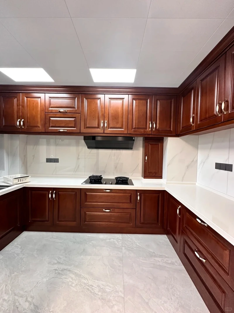 Vẻ đẹp nhẹ nhàng của tủ bếp gỗ xoan đào tinh tế