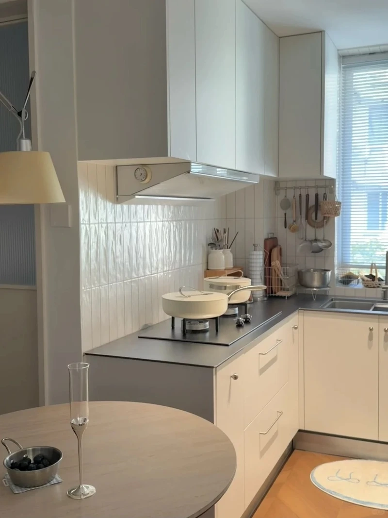 Phù hợp sinh hoạt với tủ bếp inox gia đình