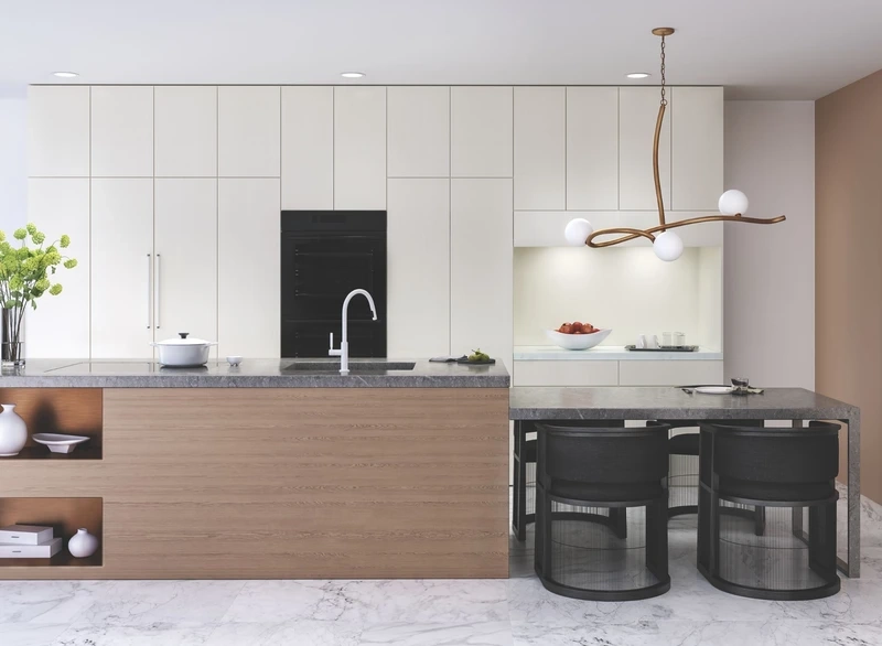 Không gian rộng rãi với tủ bếp laminate chữ U