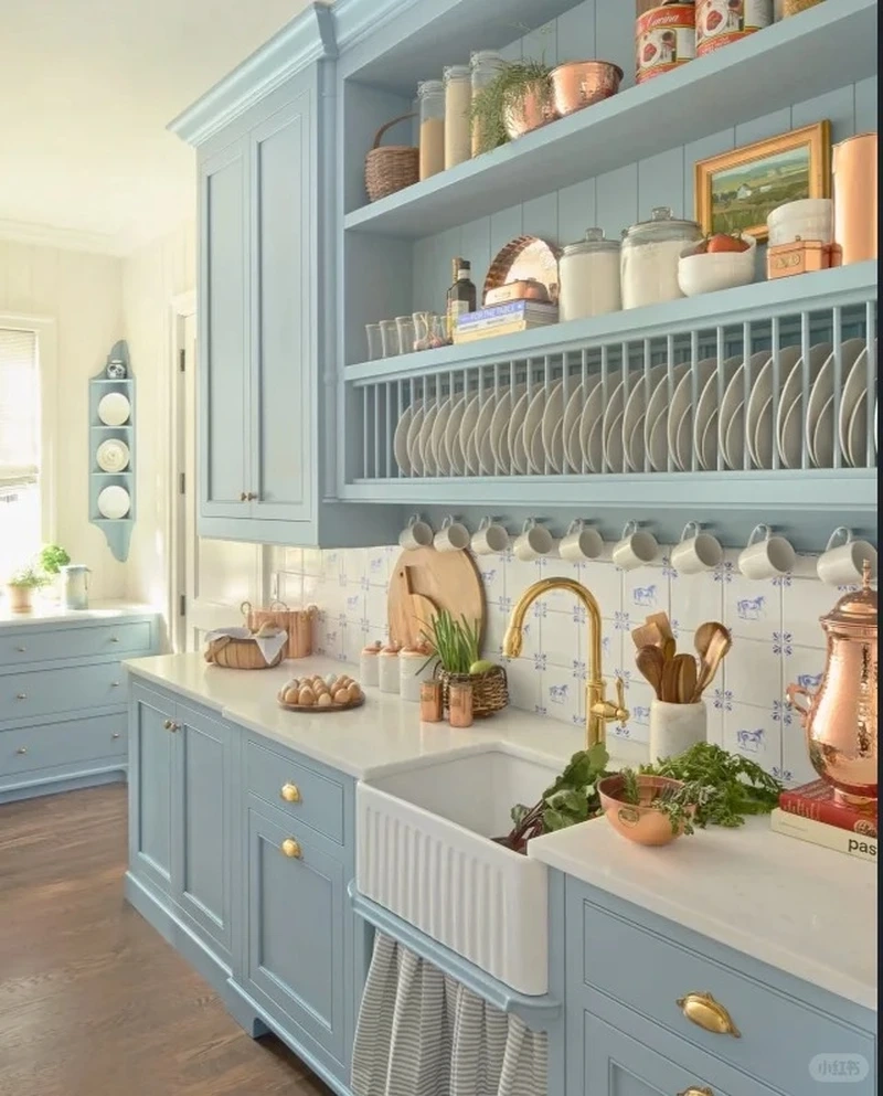 Cảm giác năng động của tủ bếp màu xanh trẻ trung