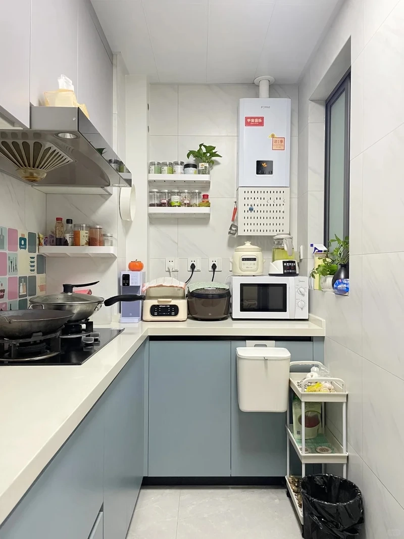 Gu thẩm mỹ cao cấp từ tủ bếp màu xanh tinh tế