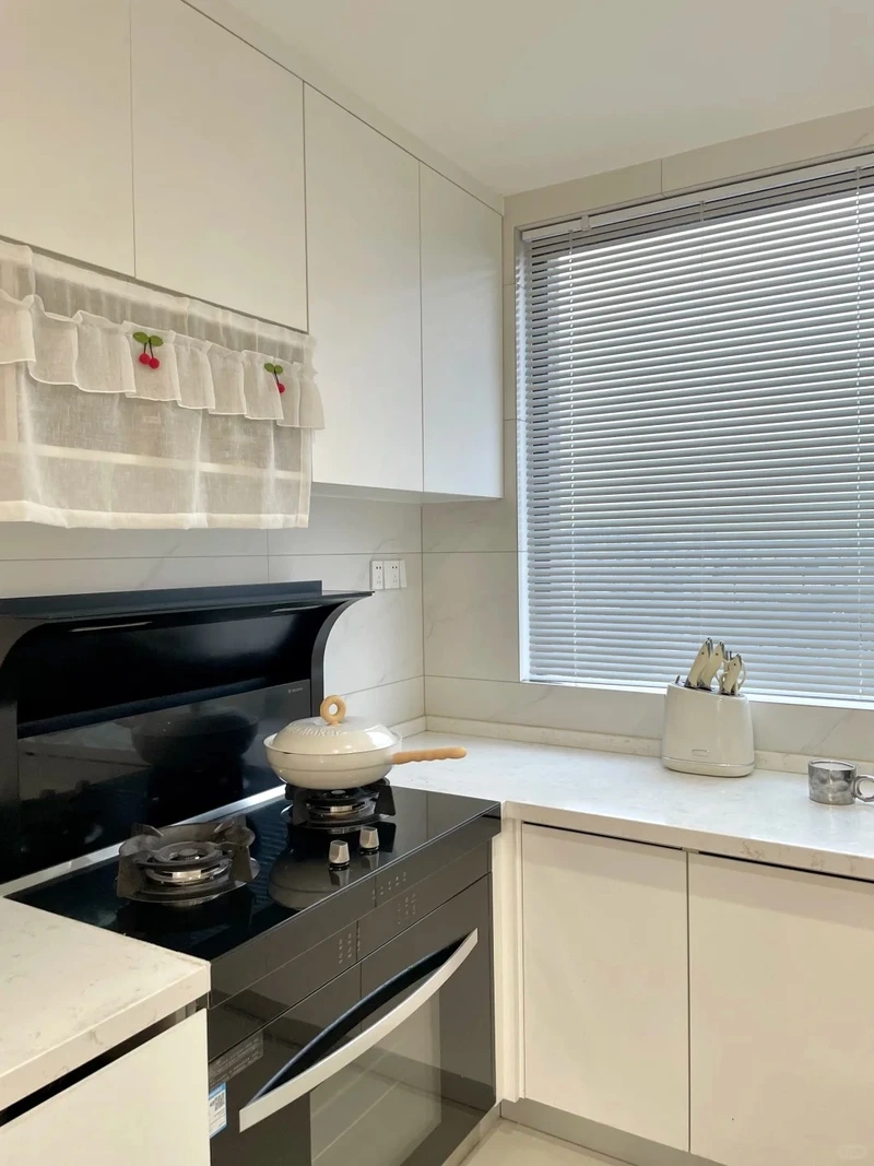 Lưu trữ khoa học với tủ bếp melamine nhiều ngăn