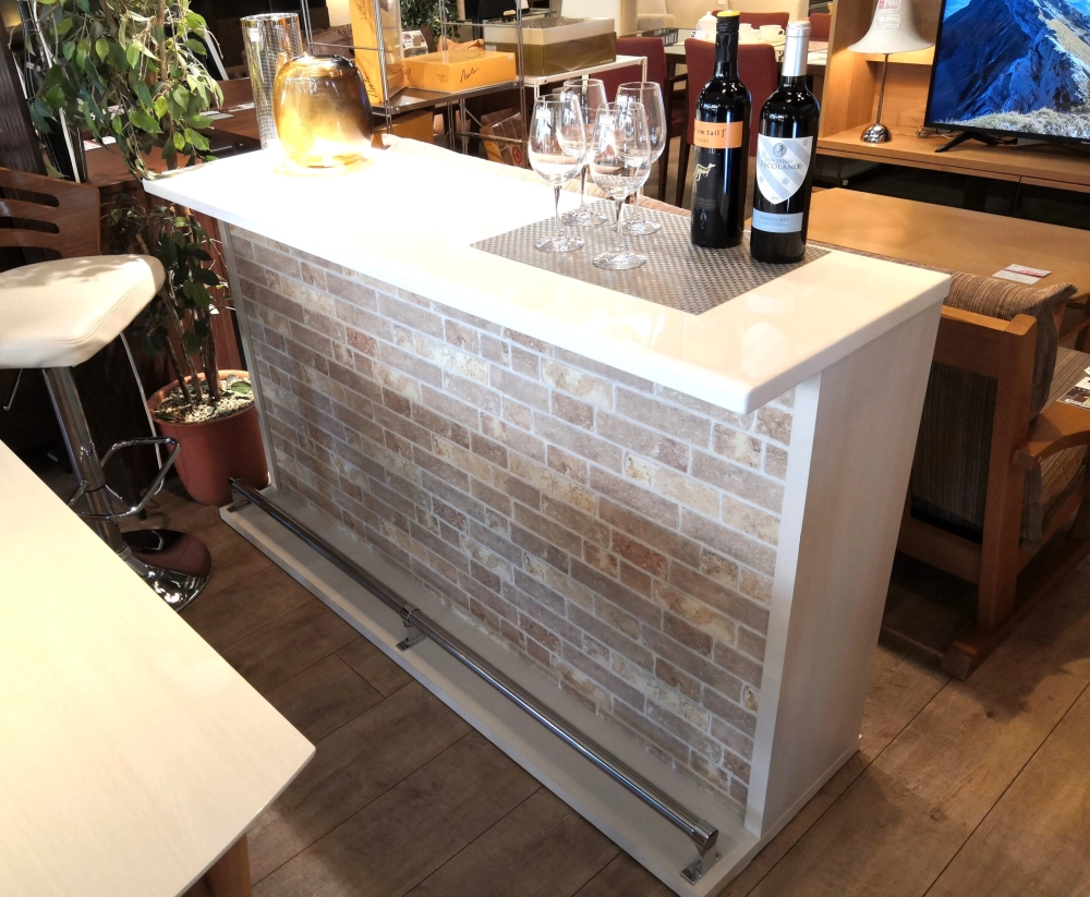 Quầy bar xây gạch đẹp tạo điểm nhấn gian bếp