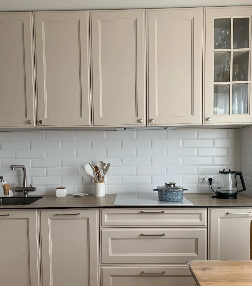 Tủ bếp màu be sữa dịu dàng và trang nhã