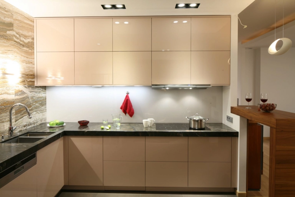 Tủ bếp màu be hiện đại hợp xu hướng mới