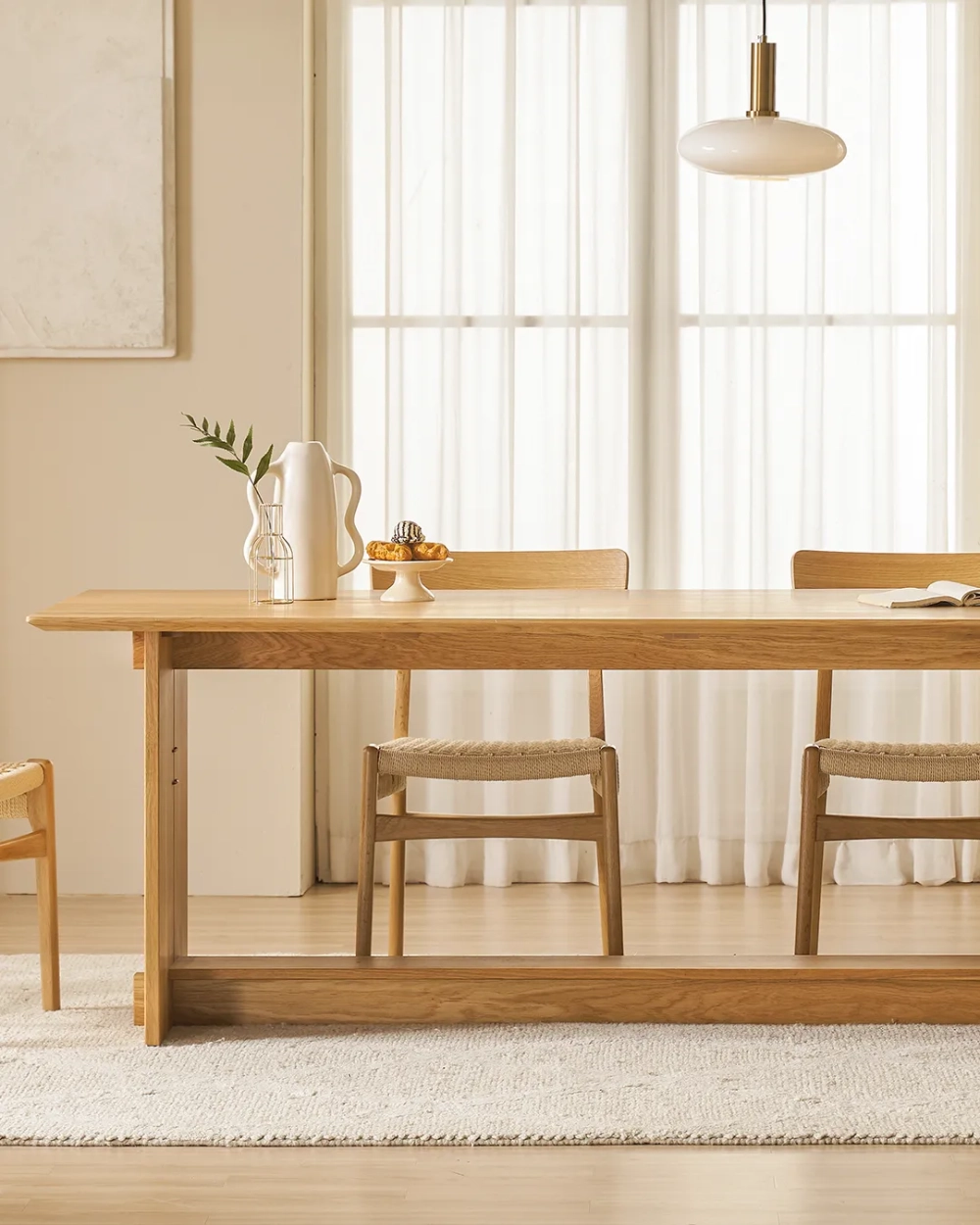 Chi tiết vân gỗ sồi nga hình elip trên mặt bàn ăn