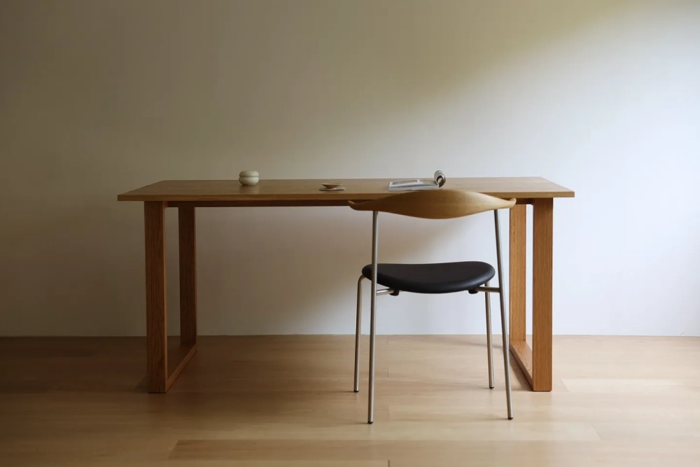 Bàn ăn gỗ sồi nga sơn màu óc chó đẳng cấp