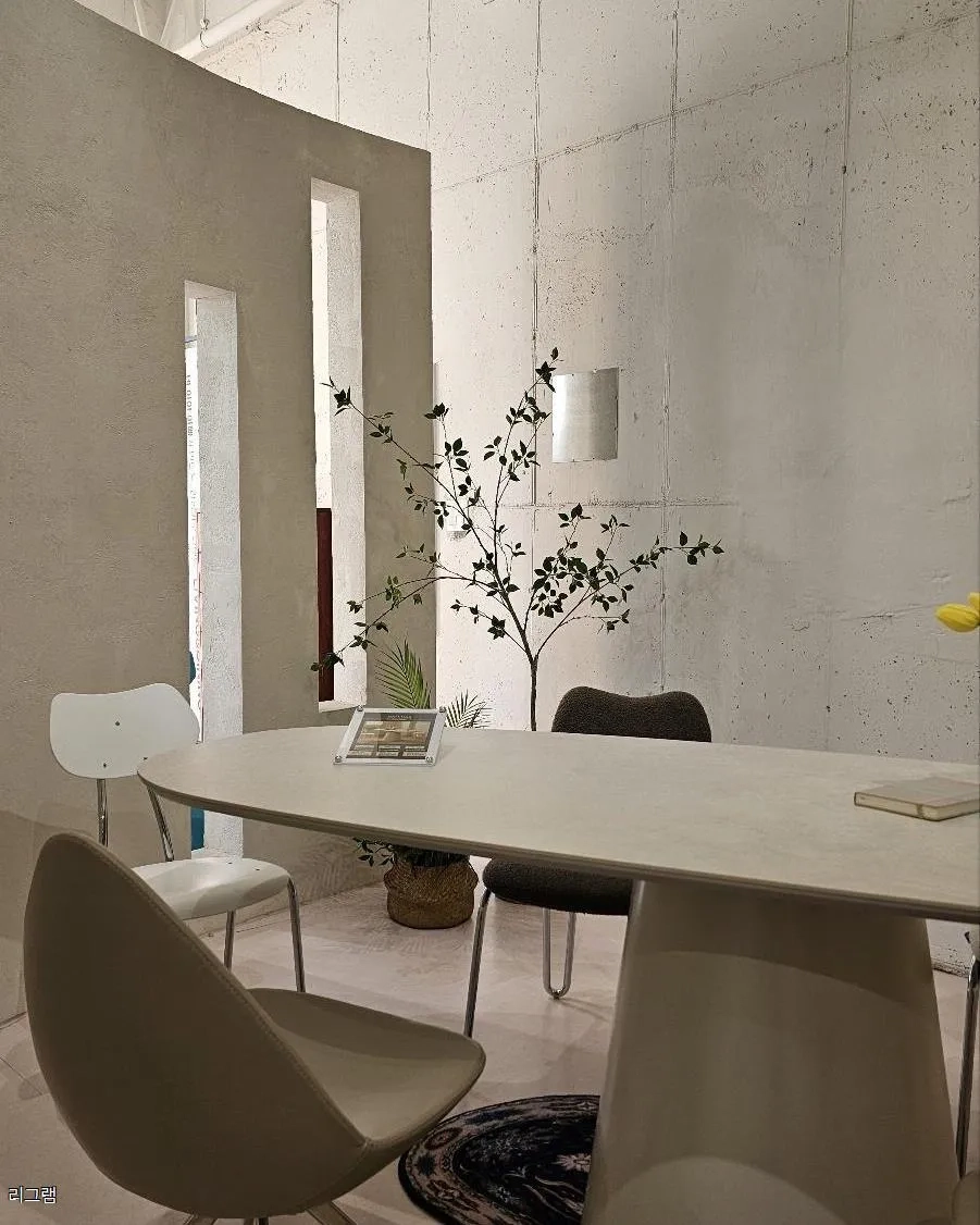 Mẫu bàn ăn mặt đá Ceramic tròn xoay thông minh tiện lợi