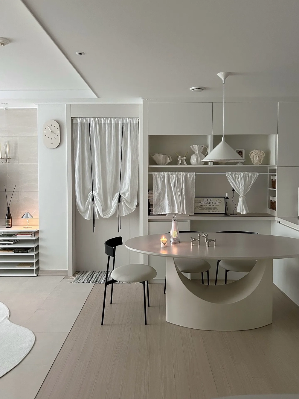 Bộ bàn ăn mặt đá Ceramic 6 ghế da sang trọng