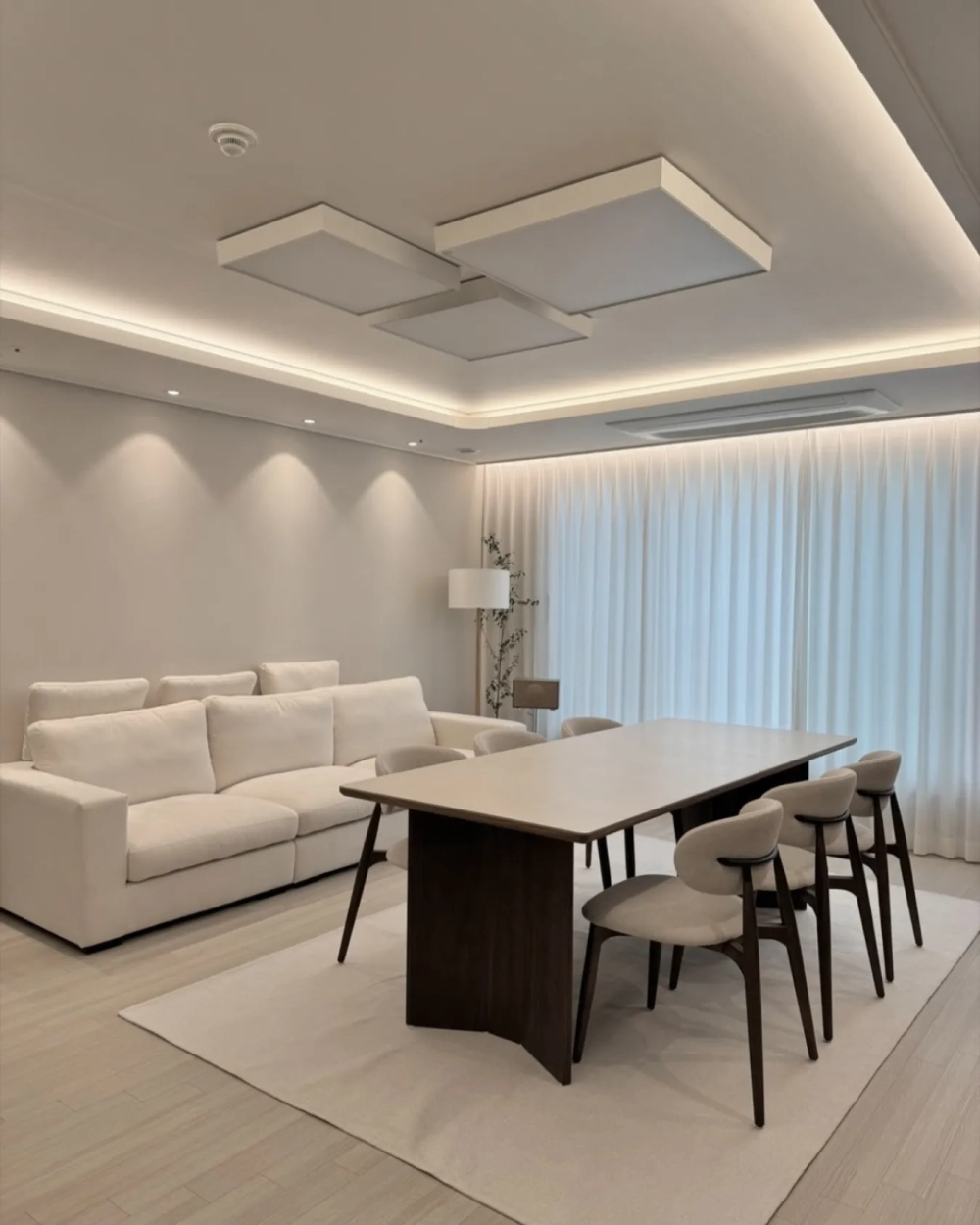 Bàn ăn mặt đá Ceramic vân đá tự nhiên mộc mạc