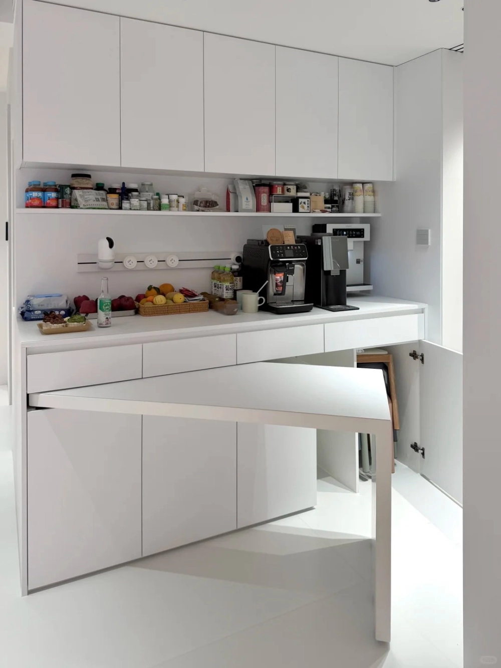 Bộ bàn ăn 4 ghế xếp gọn linh hoạt cho không gian bếp hẹp