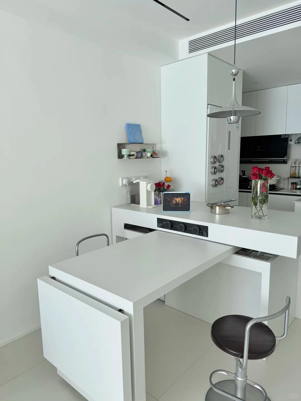 Bàn ăn mặt kính cường lực đen có thể thay đổi kích thước linh hoạt