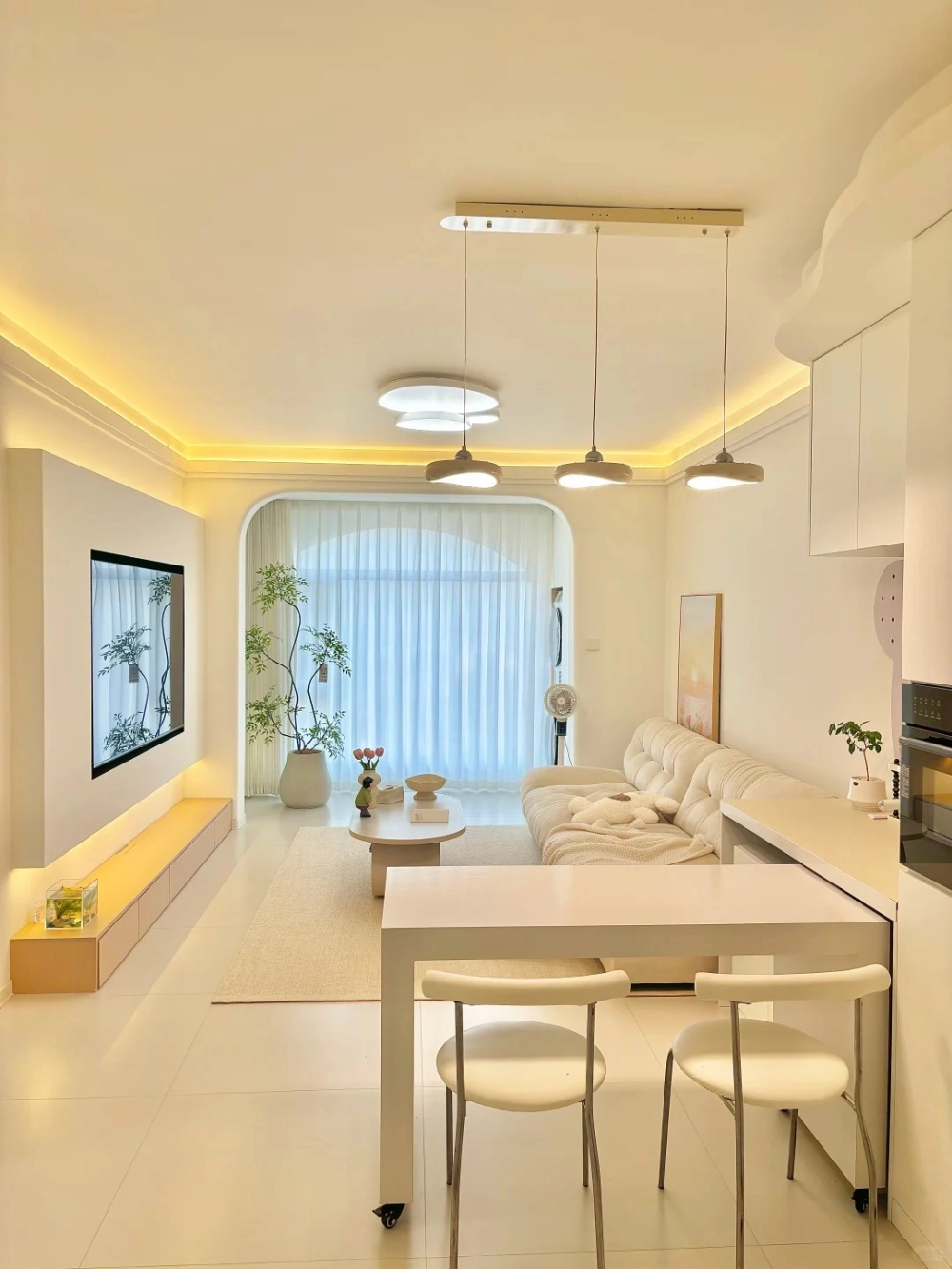 Mẫu bàn ăn thông minh kéo dài mặt đá sang trọng đặt trong phòng khách hiện đại