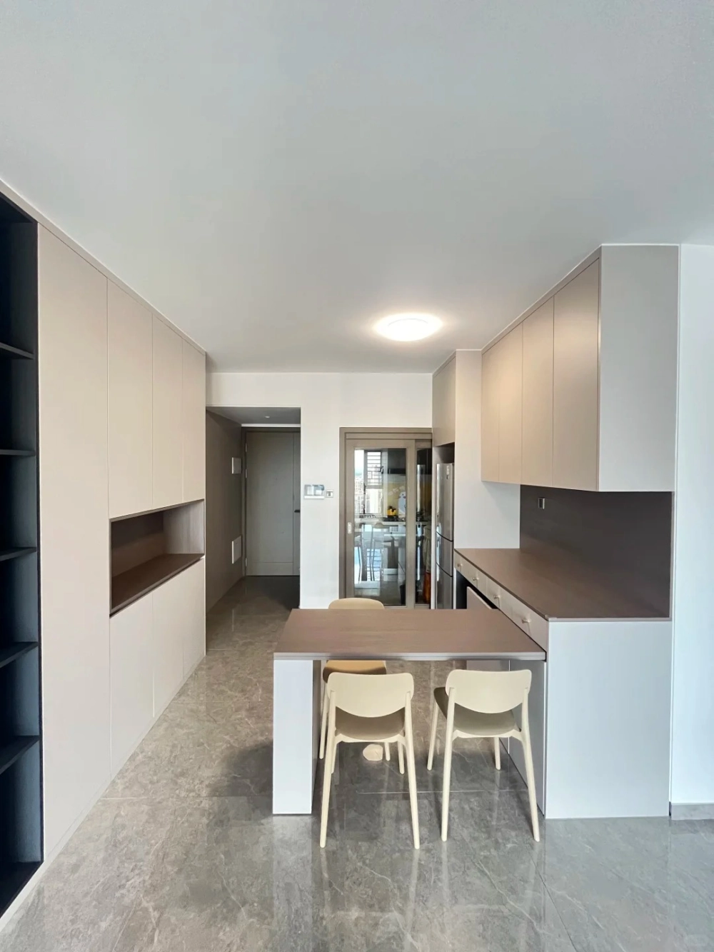 Thiết kế bàn ăn thông minh khung chân sắt sơn tĩnh điện bền bỉ