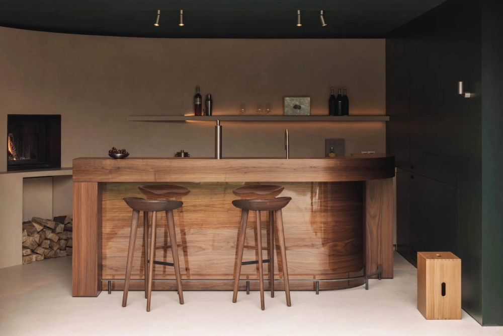 Mẫu đảo bếp gỗ xoan đào bền đẹp theo thời gian