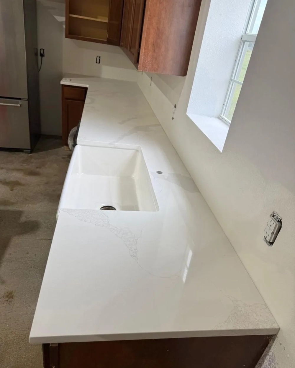 Thi công đá bếp thạch anh chuẩn kỹ thuật cho biệt thự