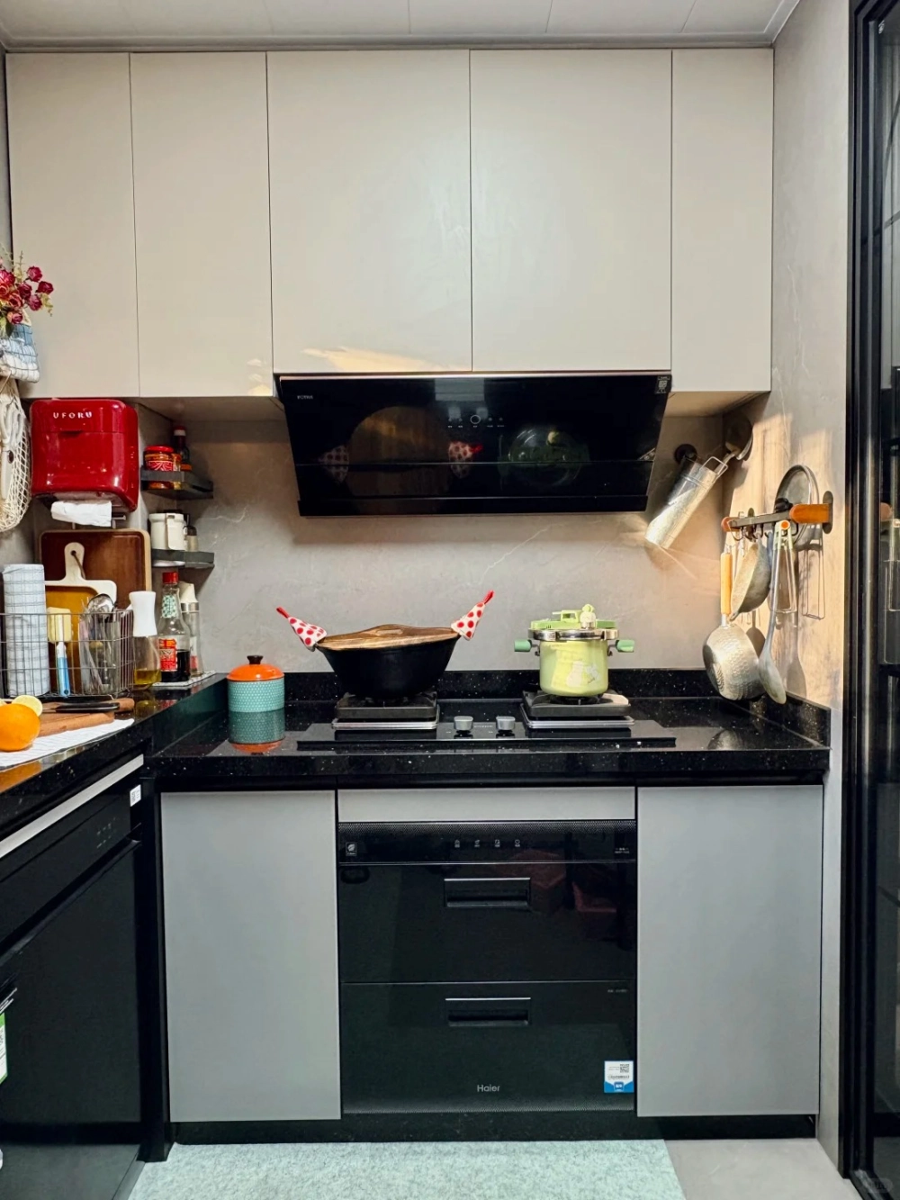 Thi công mặt bàn bếp bằng đá kim sa trung độ bền cao