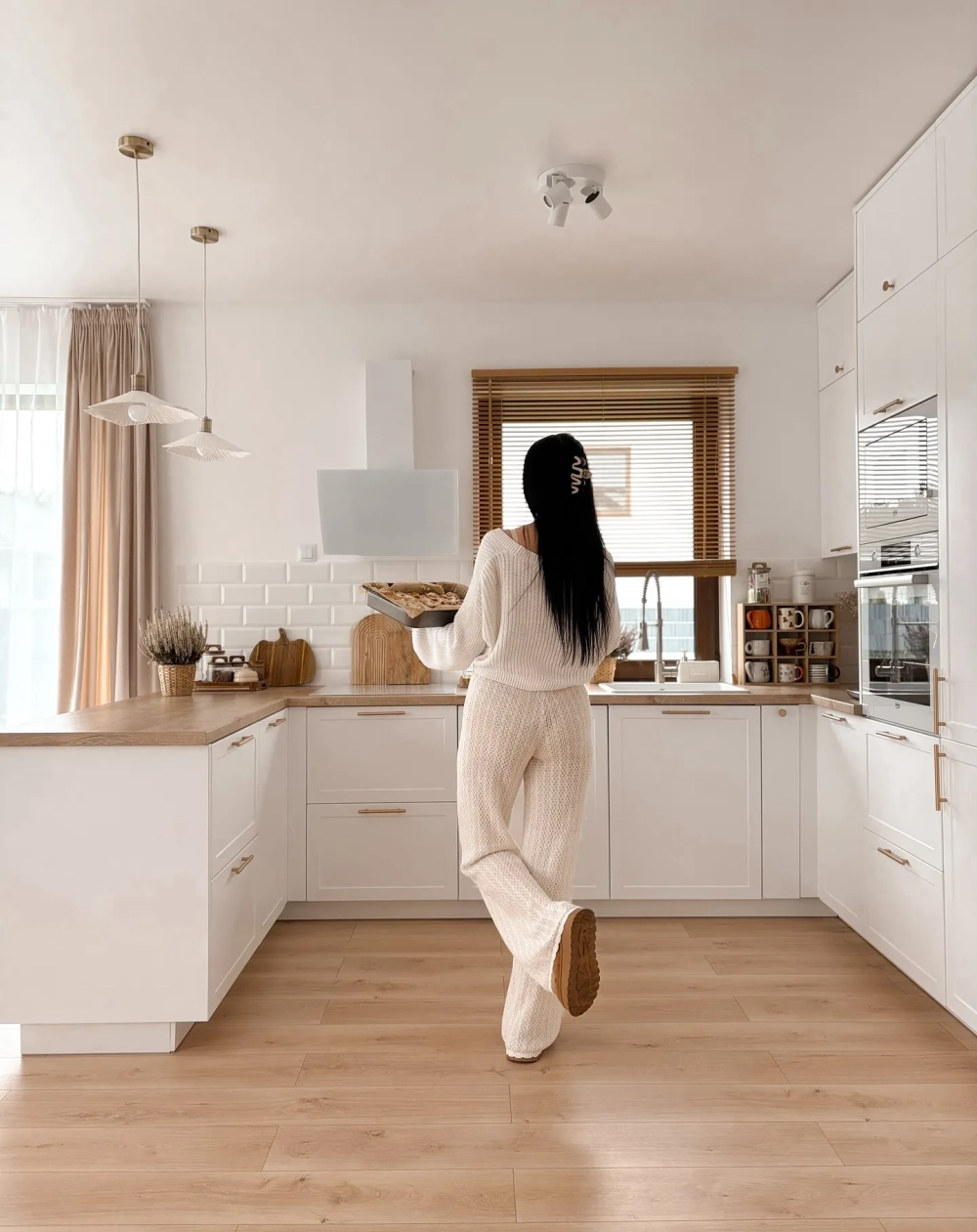 Decor bếp chill với máy pha cà phê retro và đồ gia dụng pastel