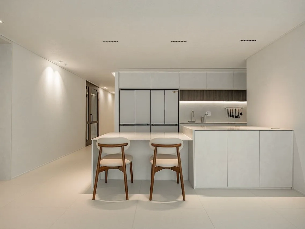 Thiết kế bếp nhỏ gọn tích hợp bàn ăn gập thông minh