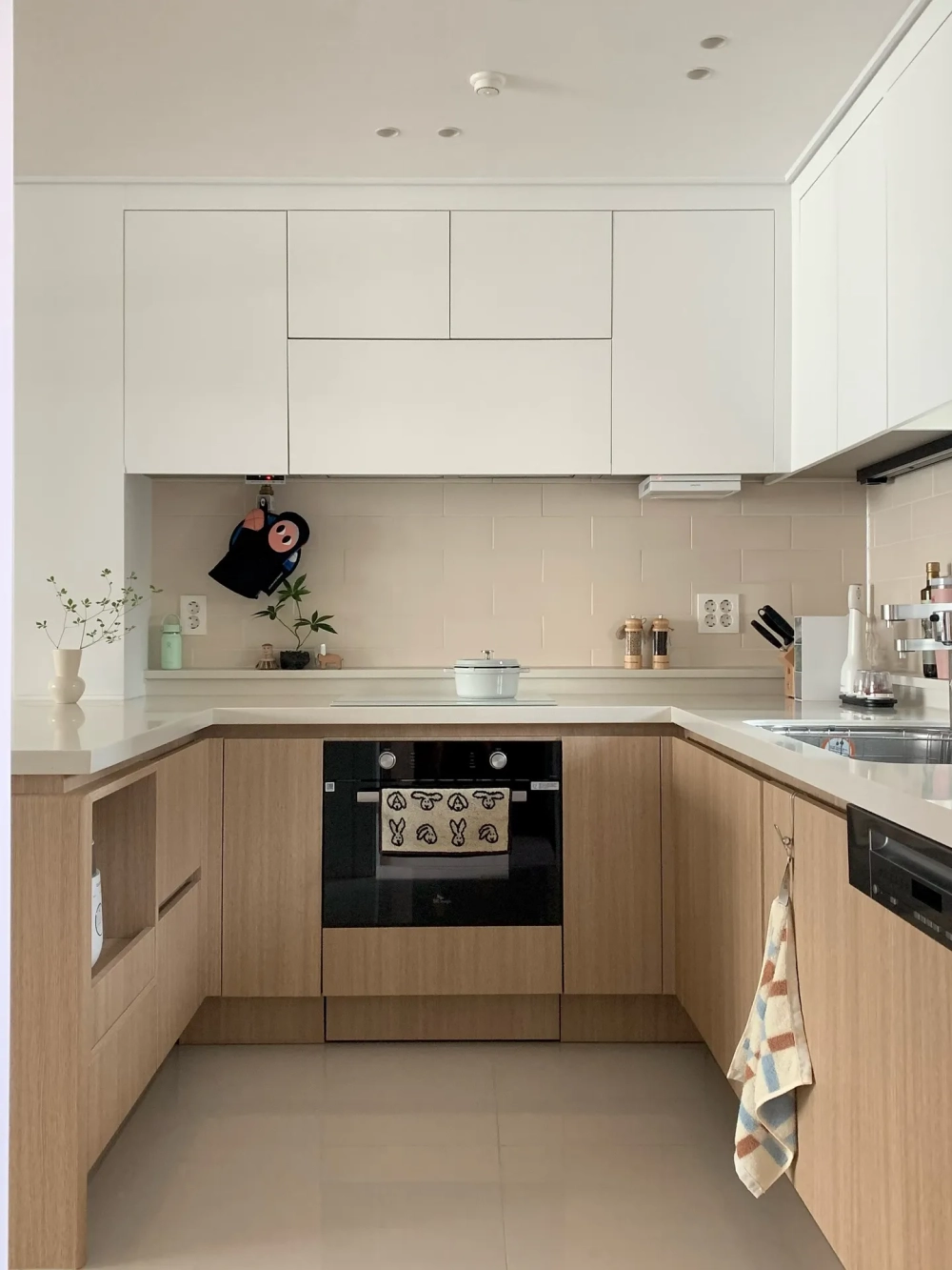 Cách decor nhà bếp nhỏ với đèn thả trần nghệ thuật