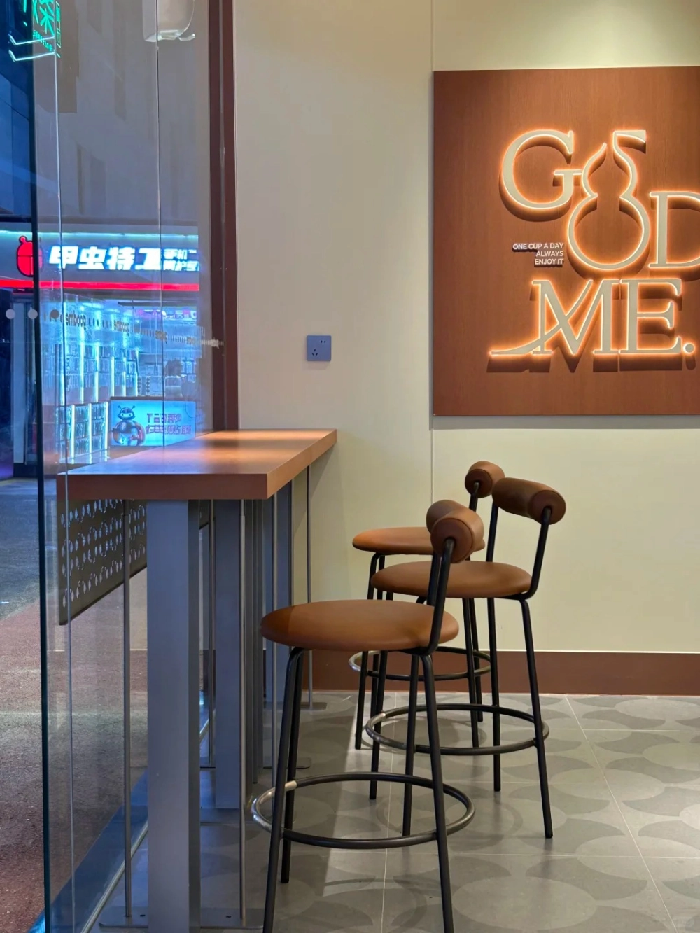 Cách phối màu ghế bàn đảo bếp tạo điểm nhấn không gian