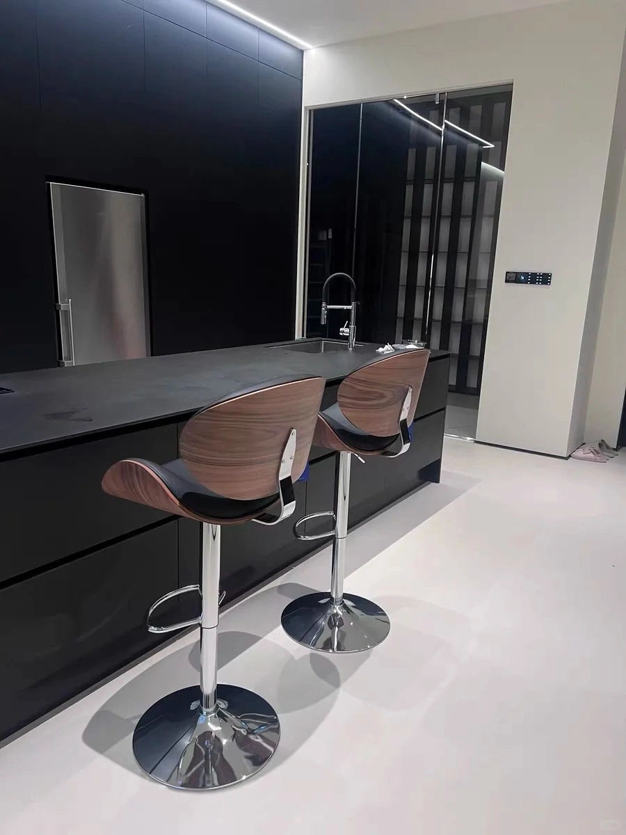 Mẫu ghế bar chân trụ điều chỉnh độ cao