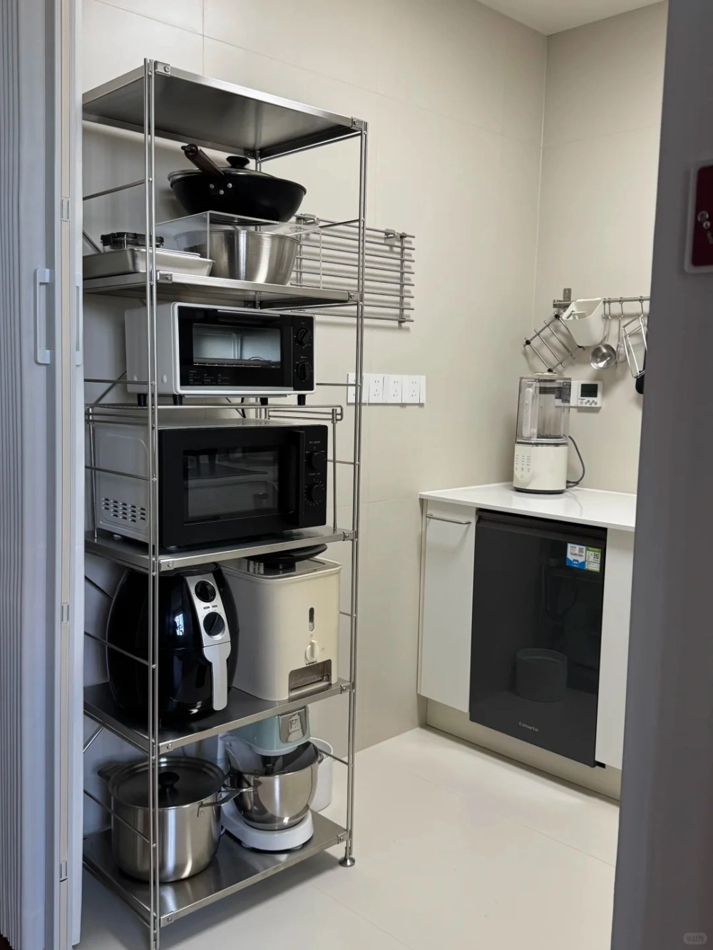 Giá để xoong nồi inox hộp màu gương xám khói