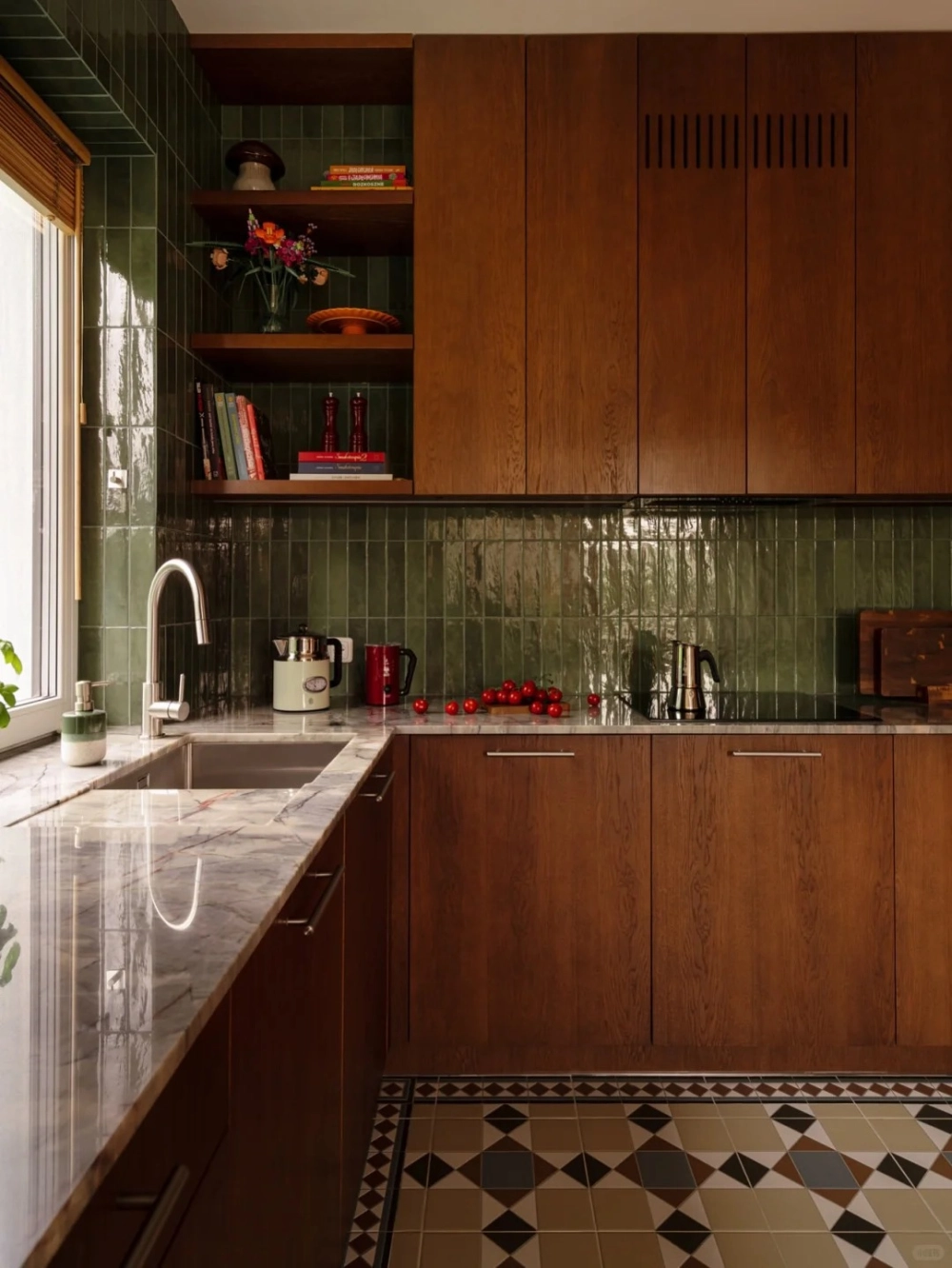 Bề mặt tủ bếp gỗ cao cấp mịn màng dễ dàng vệ sinh hàng ngày