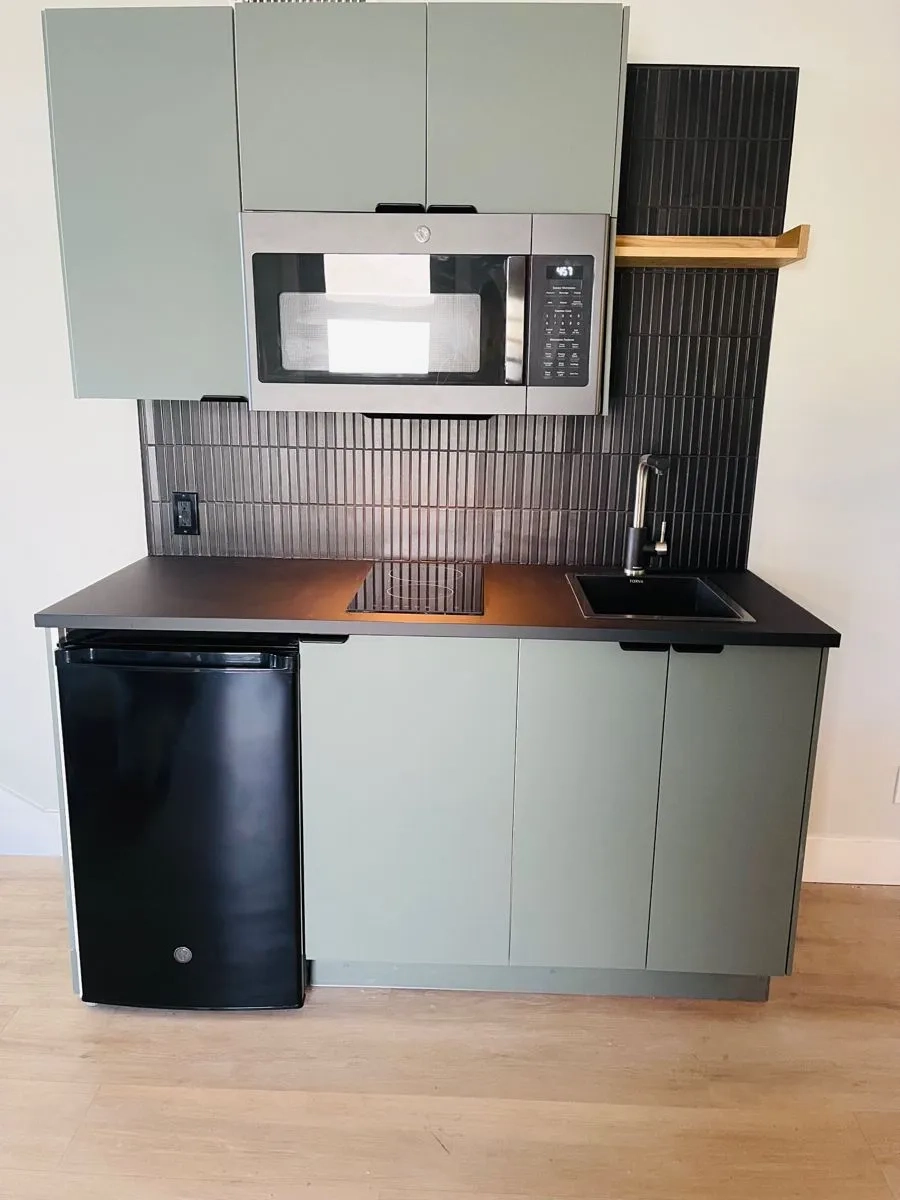 Cách bố trí đường ống nước cho hệ thống tủ bếp mini có bồn rửa