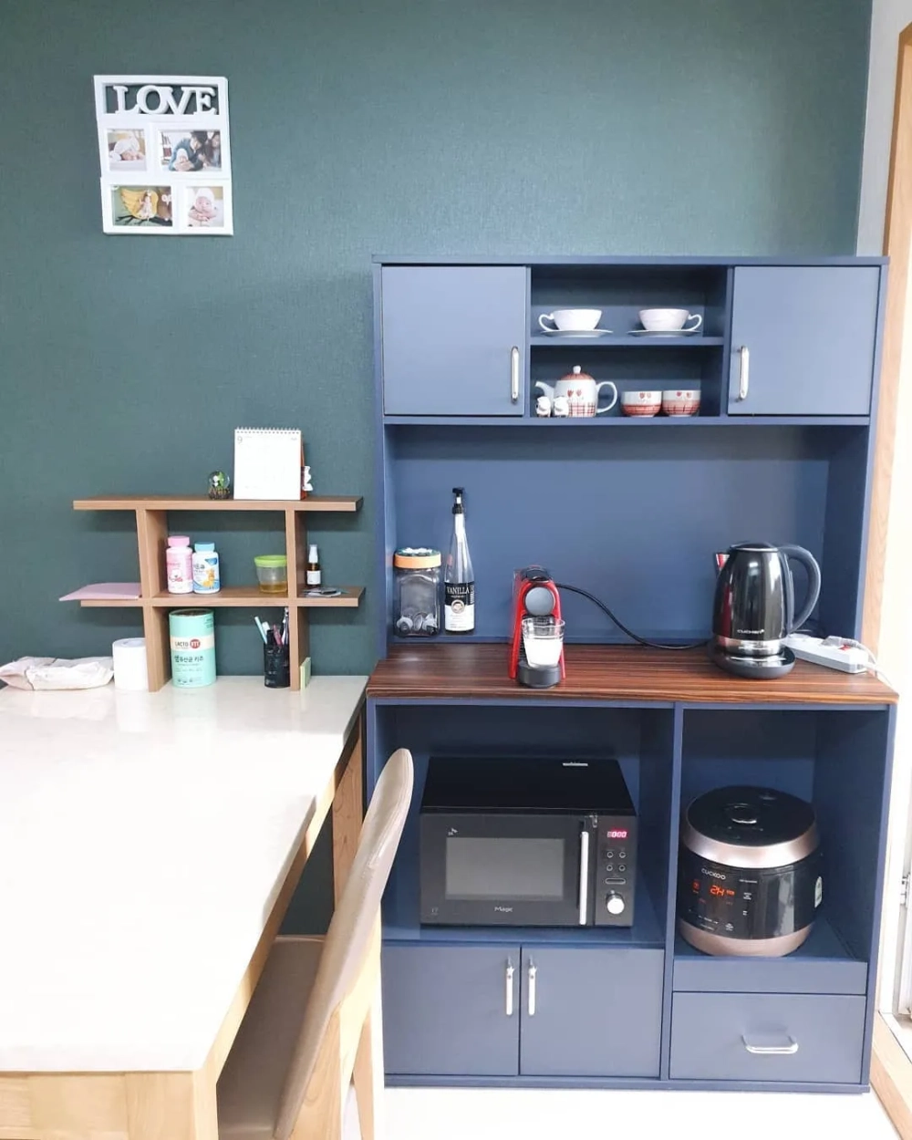 Thiết kế tủ để đồ nhà bếp âm tường tinh tế sang trọng