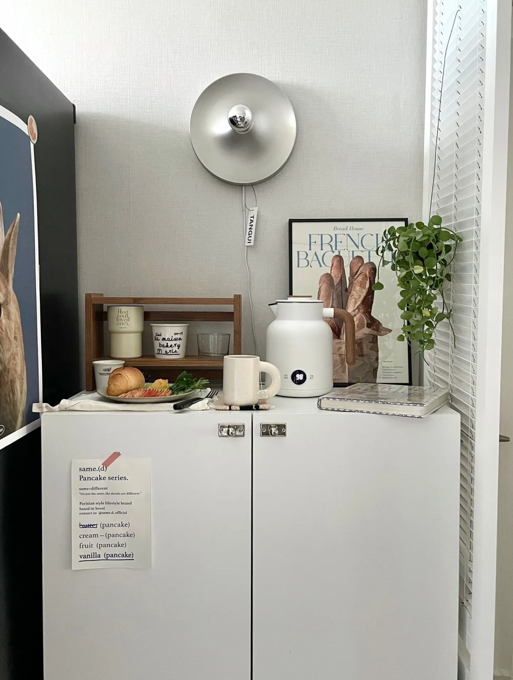 Mẫu tủ để đồ nhà bếp phong cách tân cổ điển quý phái